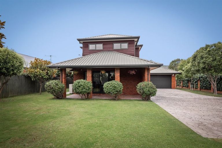 Photo of property in 1 Wendy Place, Heathcote Valley, Christchurch, 8022