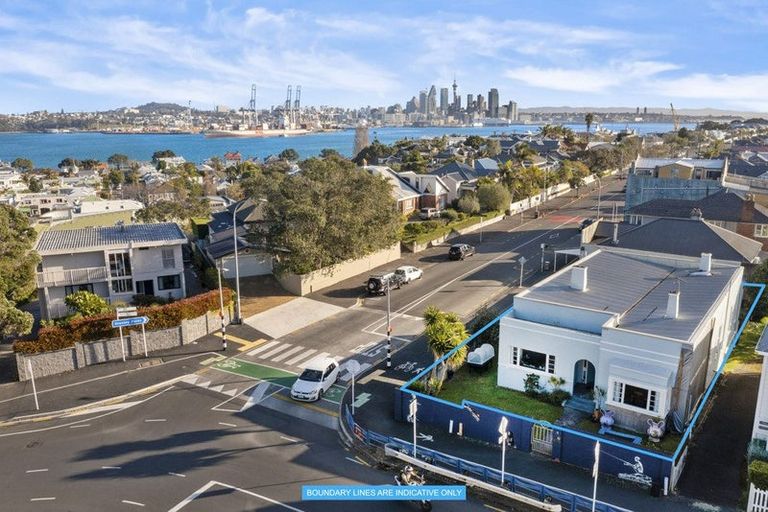 Photo of property in 16/4 Calliope Road, Devonport, Auckland, 0624