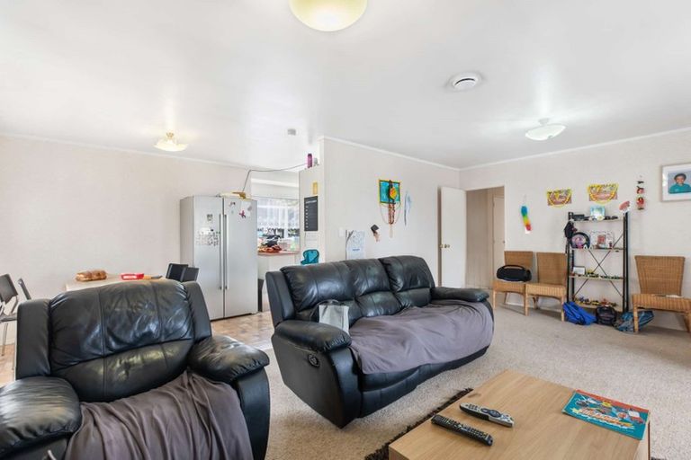 Photo of property in 2/17a Idesia Place, Totara Heights, Auckland, 2105