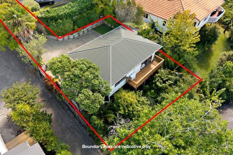 Photo of property in 899a East Coast Road, Northcross, Auckland, 0632