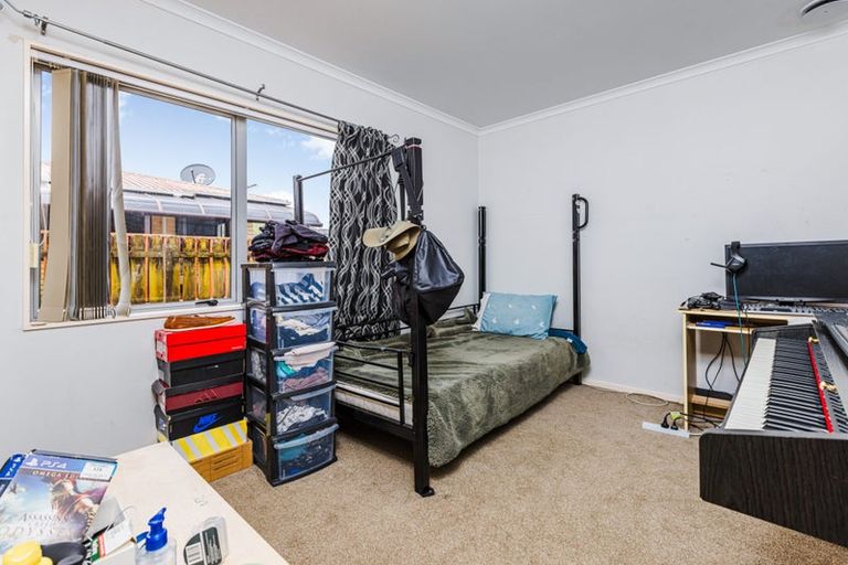 Photo of property in 35 Peverill Crescent, Papatoetoe, Auckland, 2025