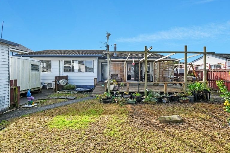 Photo of property in 14 Seaward Place, Wattle Downs, Auckland, 2103