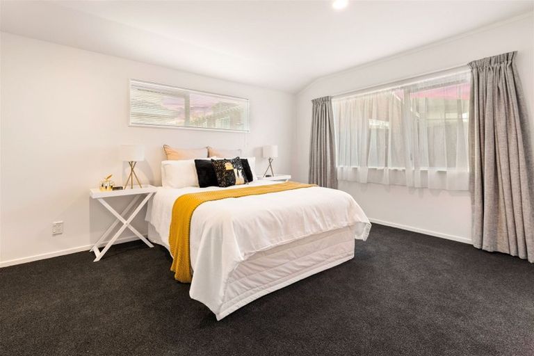 Photo of property in 2/86 Don Buck Road, Massey, Auckland, 0614