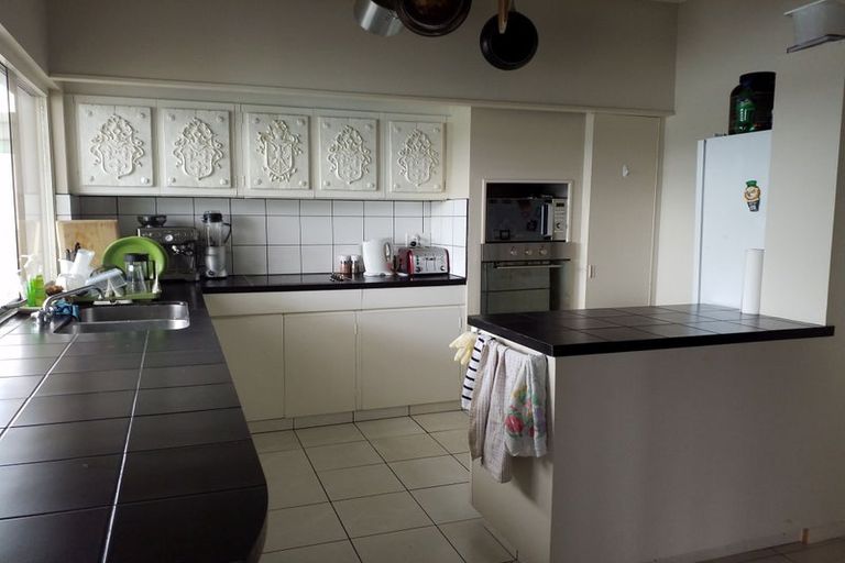 Photo of property in 9 Rangitane Street, Maupuia, Wellington, 6022