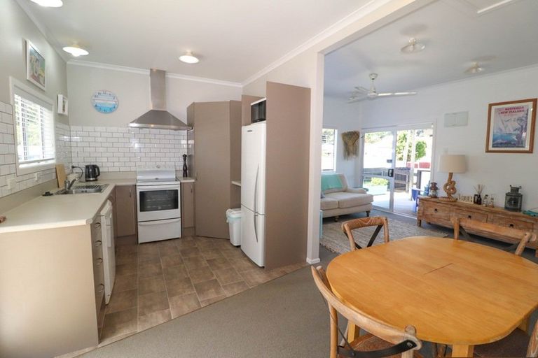 Photo of property in 6 Aputa Avenue, Te Puru, Thames, 3575