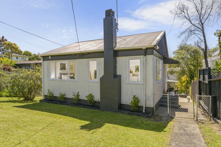 Photo of property in 47 Rua Road, Glen Eden, Auckland, 0602