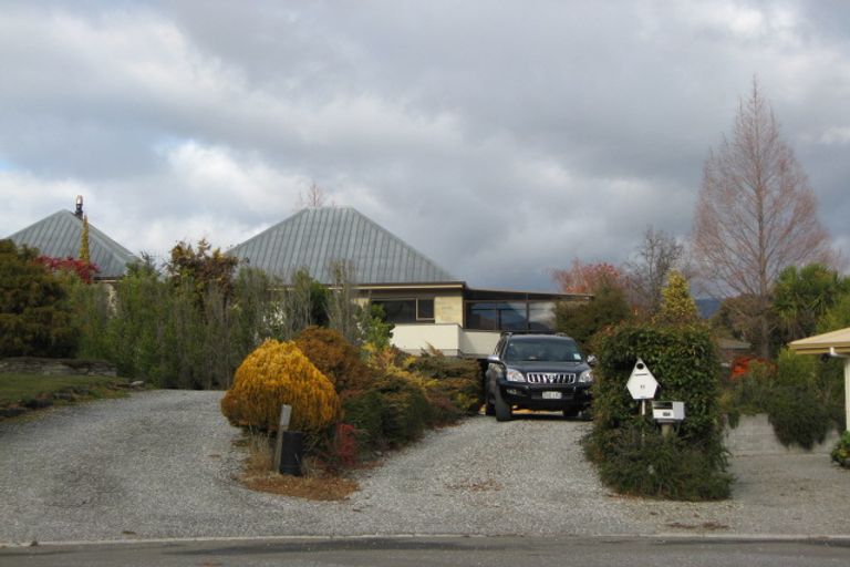 Photo of property in 17 Rimu Lane, Wanaka, 9305