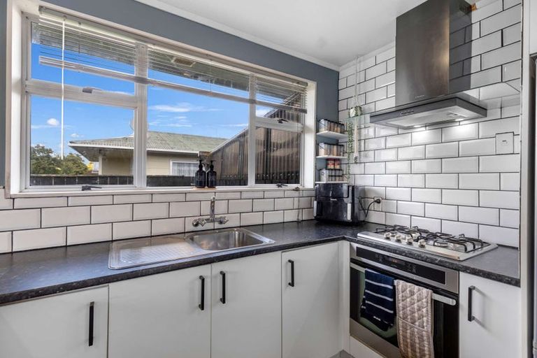 Photo of property in 6 Hobbs Place, Westbrook, Palmerston North, 4412