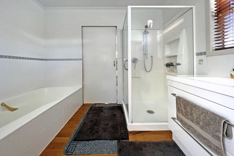 Photo of property in 2 Lincoln Road, Manurewa East, Auckland, 2102