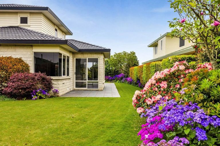 Photo of property in 8 Edna Wills Place, Hawera, 4610