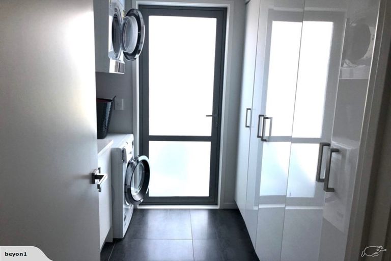 Photo of property in 560 Beach Road, Rothesay Bay, Auckland, 0630