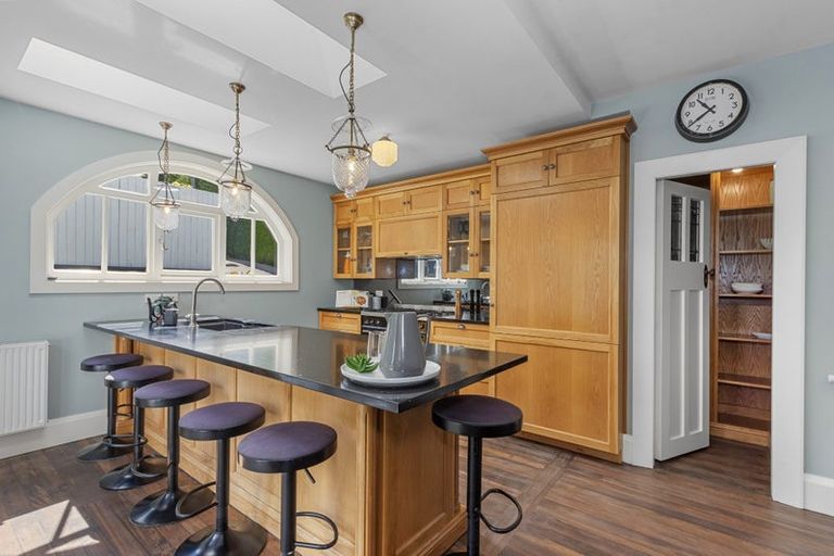 Photo of property in 119 Dyers Pass Road, Cashmere, Christchurch, 8022