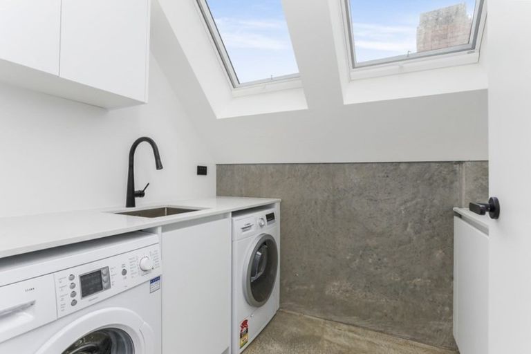 Photo of property in 81 Queen Street, Northcote Point, Auckland, 0627