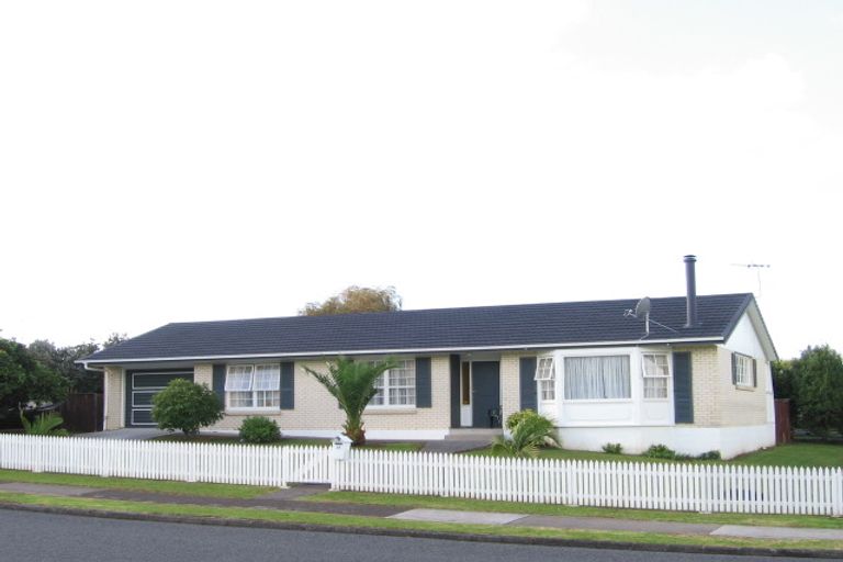 Photo of property in 24 Whiteacres Drive, Sunnyhills, Auckland, 2010