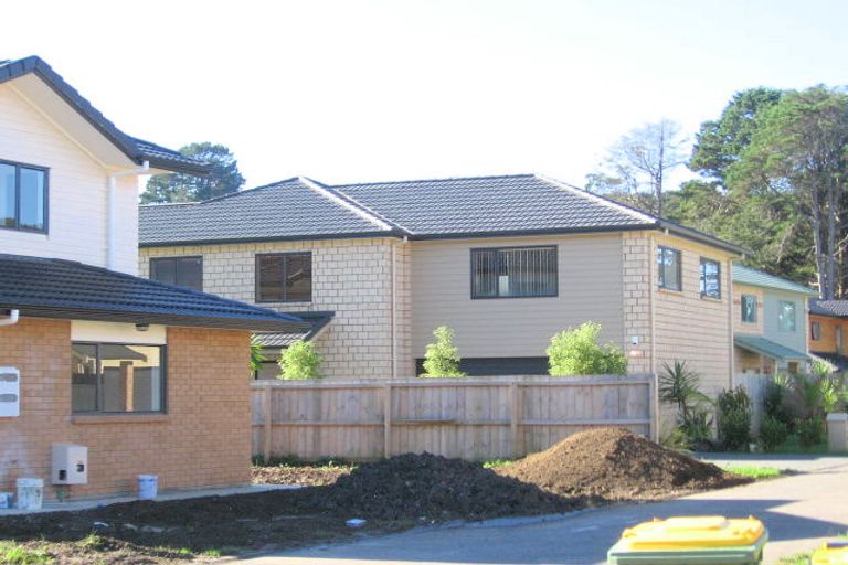 Photo of property in 14 South Kensington Way, Henderson, Auckland, 0612