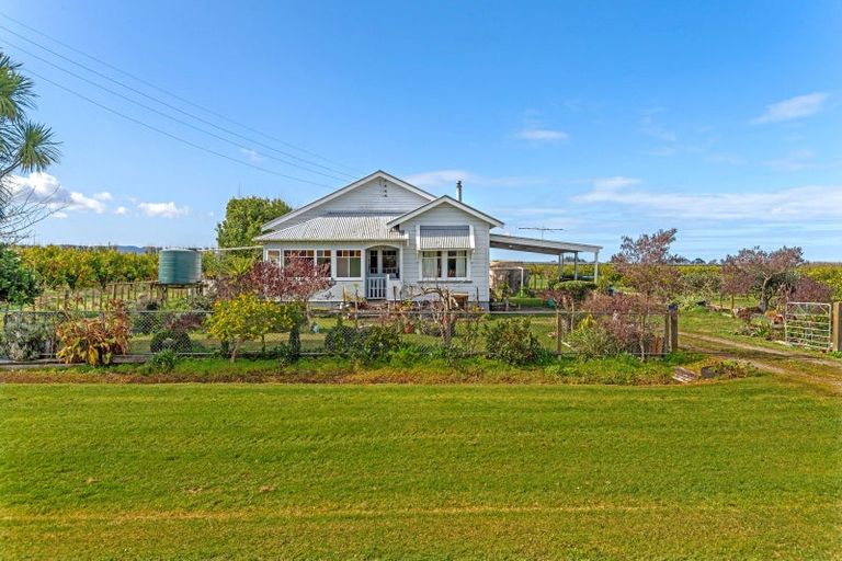 Photo of property in 32 Patutahi Road, Patutahi, Gisborne, 4072