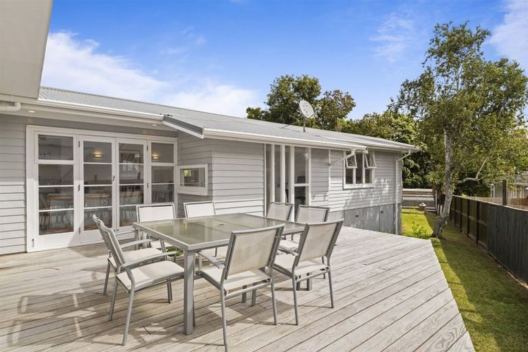 Photo of property in 24 Trinidad Road, Sunnynook, Auckland, 0620