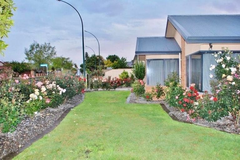 Photo of property in 15 Cate Road, Rototuna, Hamilton, 3210