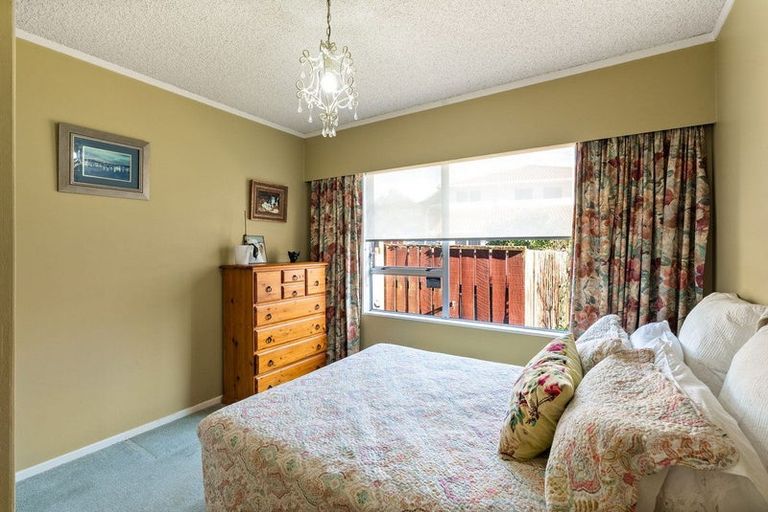Photo of property in 2 Mckeefry Grove, Tawa, Wellington, 5028