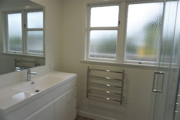 Photo of property in 28 Howard Road, Taradale, Napier, 4112