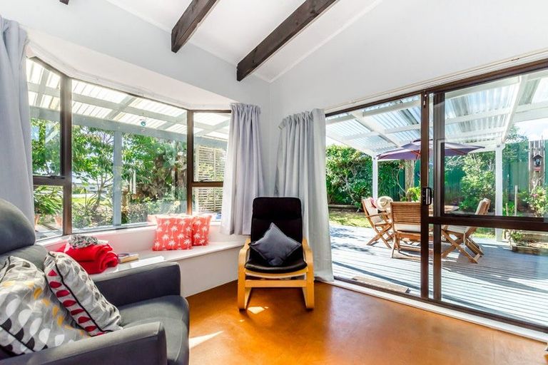 Photo of property in 27 Eruini Street, Waikanae Beach, Waikanae, 5036