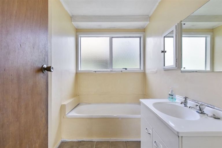 Photo of property in 309 Swanson Road, Ranui, Auckland, 0612