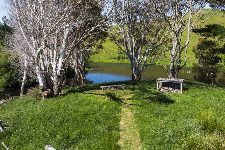 Photo of property in 23 Netherton Road, Omakere, 4271