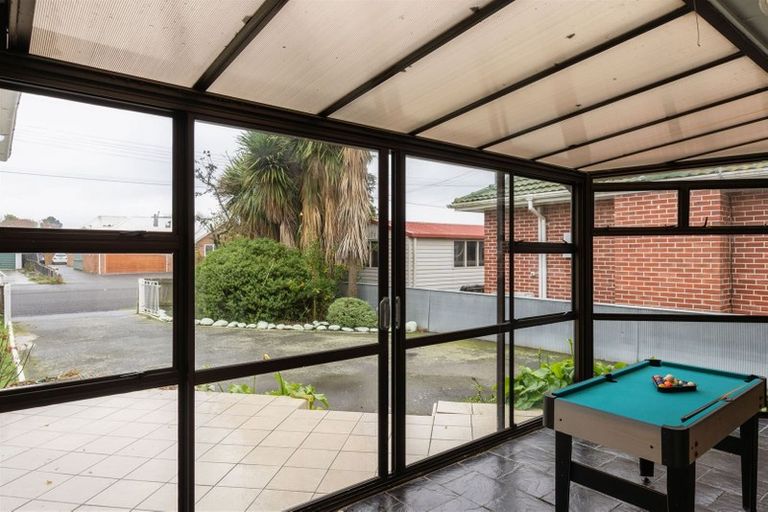 Photo of property in 132 Avonhead Road, Avonhead, Christchurch, 8042