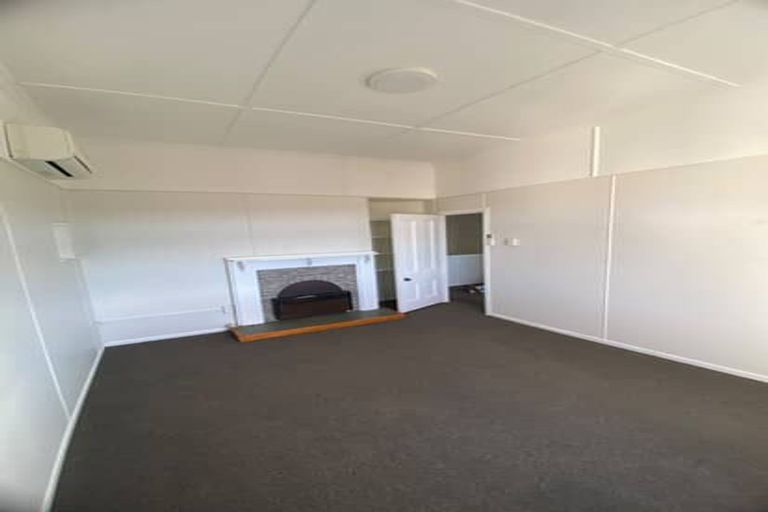 Photo of property in 16 Glendavar Street, Berhampore, Wellington, 6023