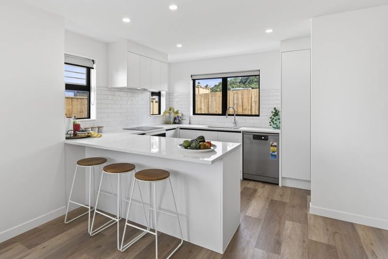 Photo of property in 6 Ballyalton Crescent, Flat Bush, 2019