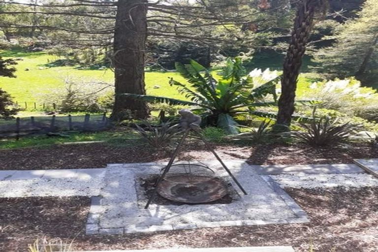 Photo of property in 8 Pararewa Drive, Whalers Gate, New Plymouth, 4310