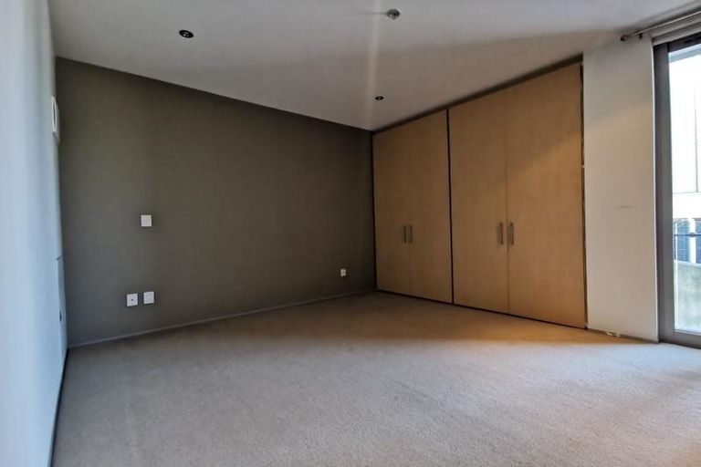 Photo of property in Sanctum Apartment, 10 Ebor Street, Te Aro, Wellington, 6011