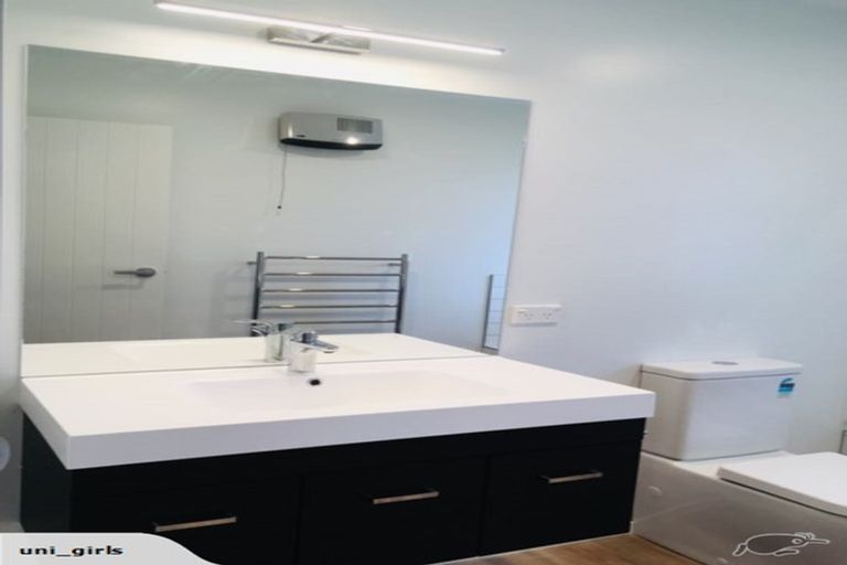 Photo of property in 13 Pennycook Place, Lake Hawea, 9382