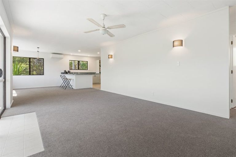 Photo of property in 79 Yorke Road, Haruru, 0204