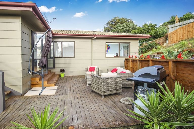 Photo of property in 16 Frosses Place, Massey, Auckland, 0614