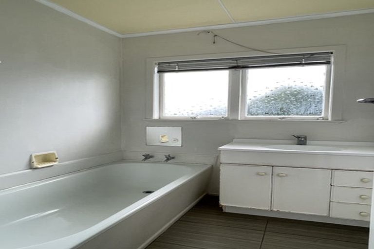 Photo of property in 70 Angelo Avenue, Howick, Auckland, 2014