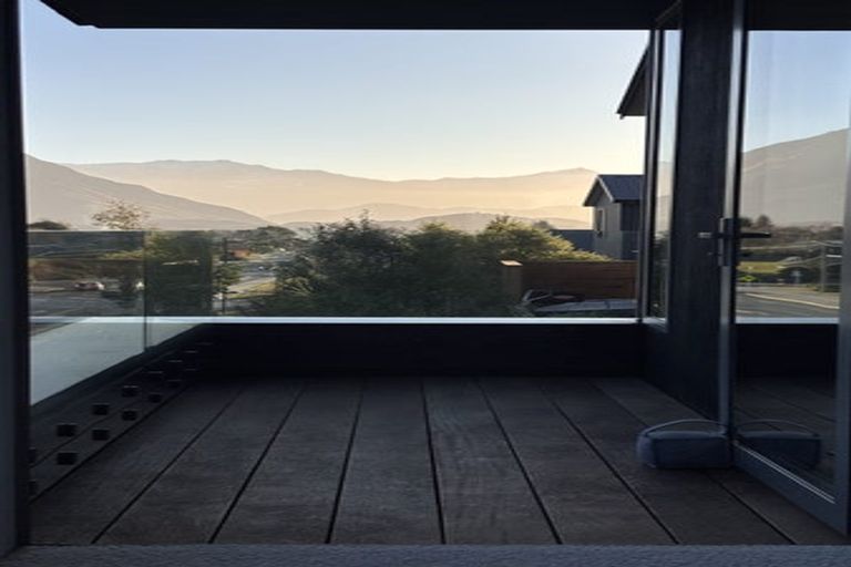 Photo of property in 7 Tuke Lane, Wanaka, 9305