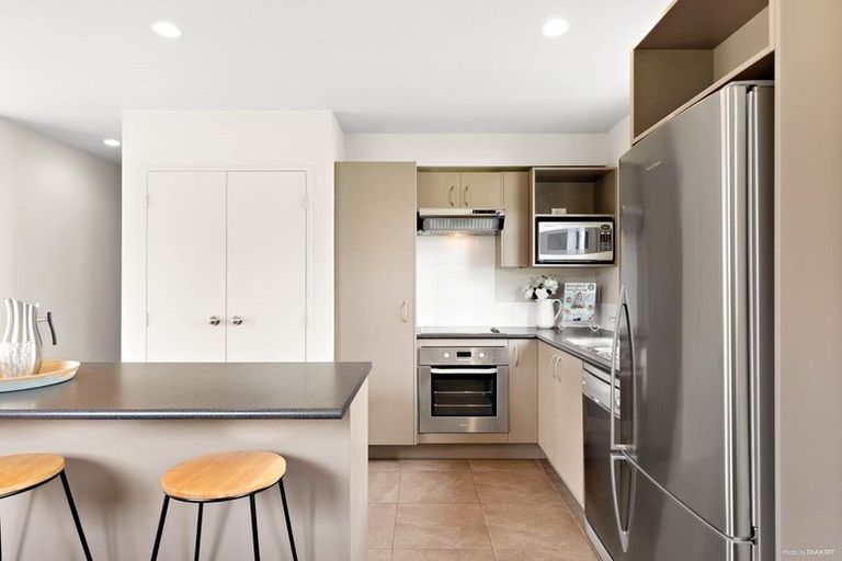 Photo of property in 33 Cityview Place, Massey, Auckland, 0614