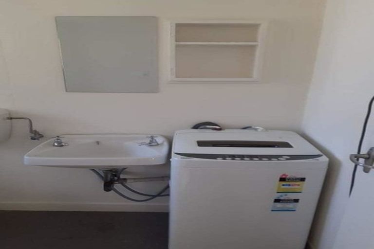 Photo of property in Beresford Apartments, 17/118 Russell Terrace, Berhampore, Wellington, 6023