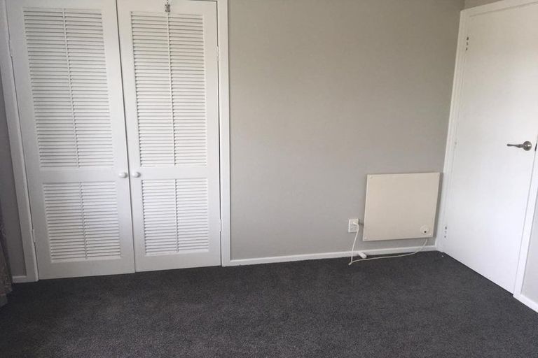 Photo of property in 66 Stewart Drive, Newlands, Wellington, 6037