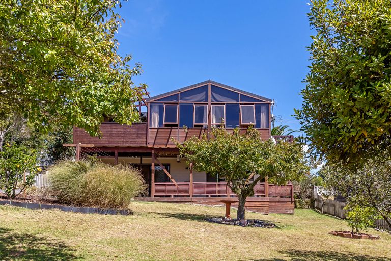 Photo of property in 1394 Whangaparaoa Road, Army Bay, Whangaparaoa, 0930