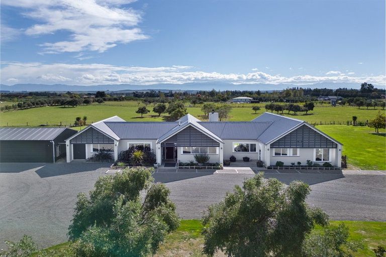 Photo of property in 104 White Rock Road, Martinborough, 5781