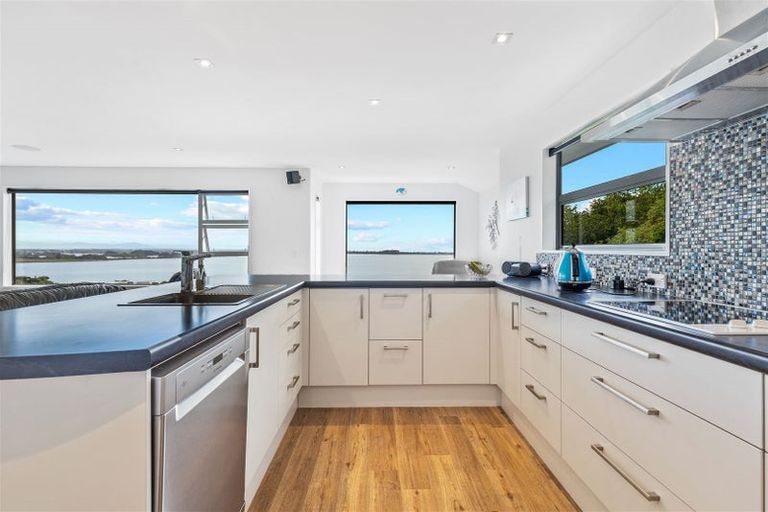 Photo of property in 18 Maffeys Road, Mount Pleasant, Christchurch, 8081