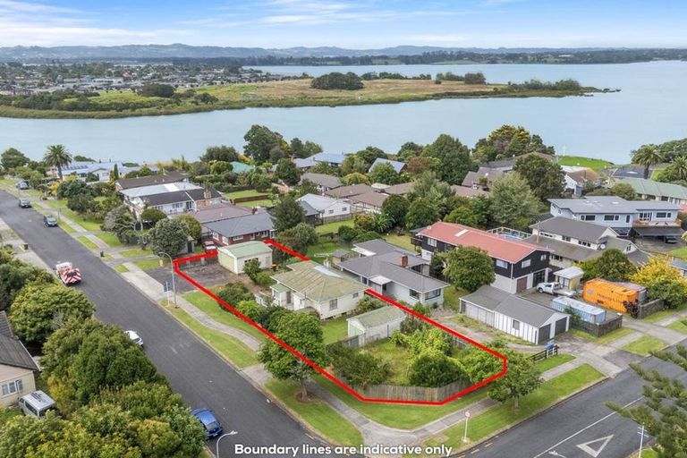 Photo of property in 19 Estuary Road, Weymouth, Auckland, 2103