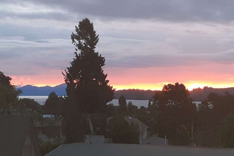 Photo of property in 2/37 Hinemoa Avenue, Taupo, 3330