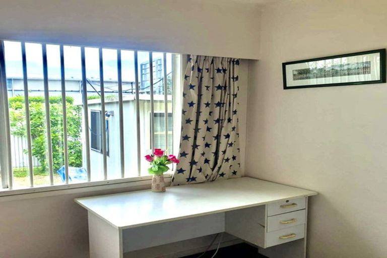 Photo of property in 190 Universal Drive, Henderson, Auckland, 0610