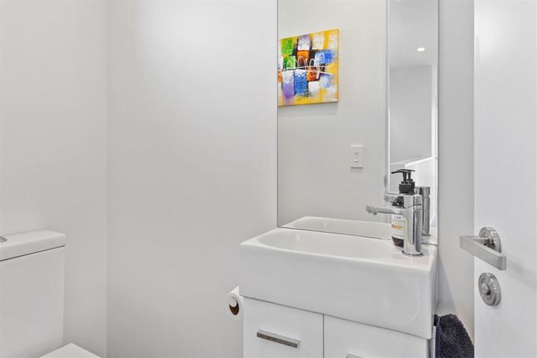 Photo of property in 20a Hewitts Road, Merivale, Christchurch, 8014