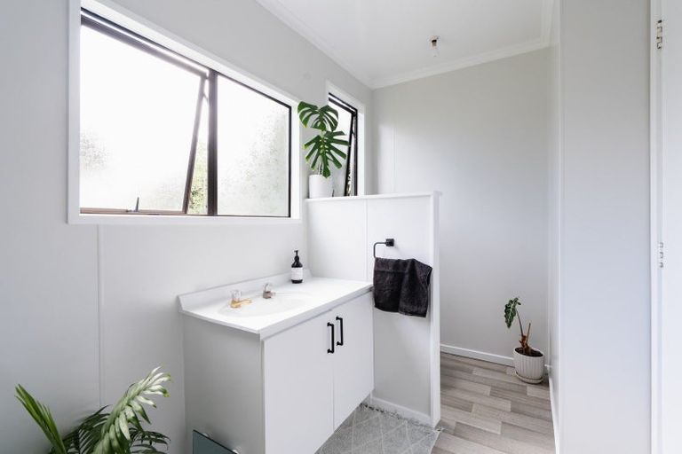 Photo of property in 31 Lake View Street, Waihola, Milton, 9073