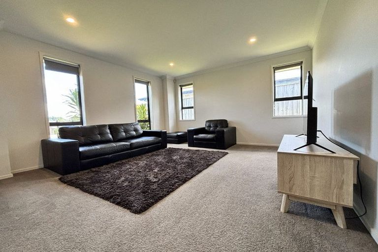 Photo of property in 8 Parkgrove Crescent, Pokeno, 2402