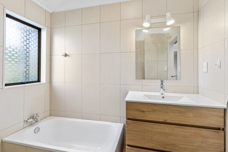 Photo of property in 41 Kennedy Avenue, Forrest Hill, Auckland, 0620